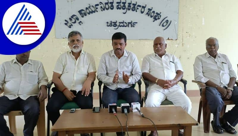 Bar Owners Anger on Excise DC Nagashyana in Chitradurga gvd