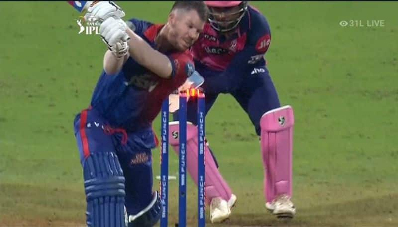 IPL 2022 rr vs dc watch Lucky for David Warner bails lit up but not wicket to Yuzvendra chahal 