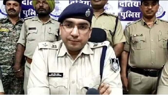 पुलिस कांस्टेबल की क्रूरता: भूख-प्यास से तड़प रहे 6 साल बच्चे का घोंटा गला, मासूम का कसूर जान आ जाएंगे आंसू