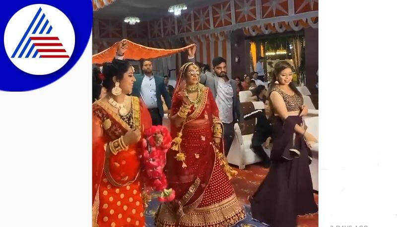 Bride Enters With Swag Wearing Kala Chashma video goes viral akb