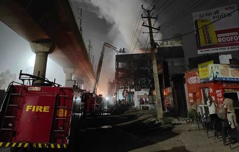 Massive fire at an office complex in Mundka delhi 27 Dead 40 Hospitalised ckm