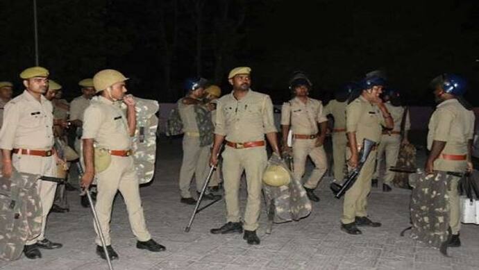 सिद्धार्थनगर: पुलिस द्वारा बेटे को ले जाने का विरोध कर रही थी मां, गोली लगने से महिला की हुई मौत