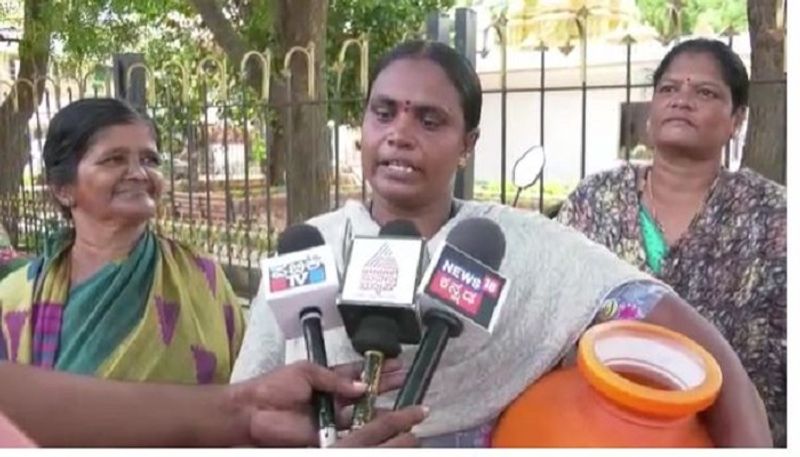 Peoples Angry on Officers And  politicians For drinking water issues at bettageri rbj