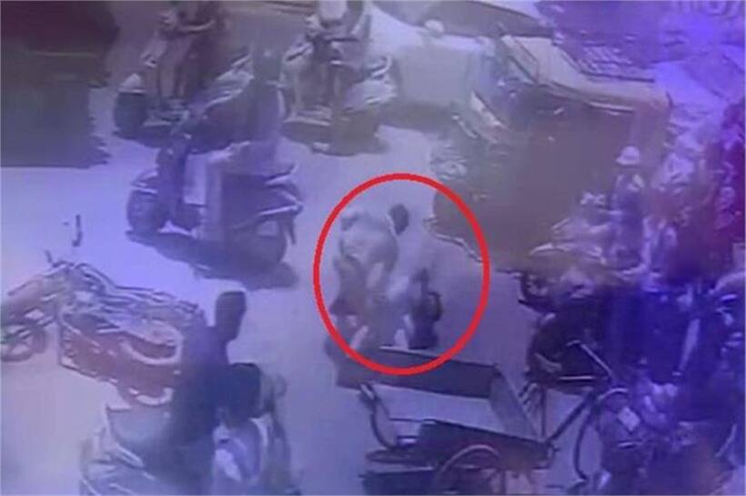 रोहतक में होमगार्ड की गुंडागर्दी : बाइक सवार पर लात घूंसे बरसाए, जमीन पर बार बार पटका, बॉडी के कई पार्ट टूटे