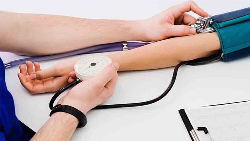 three foods which helps to control hypertension 