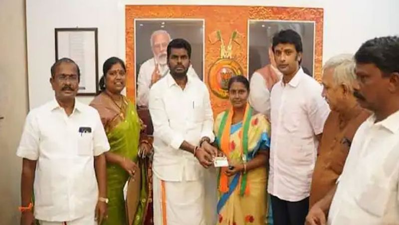 tamilaga valvurimai katchi velmurugan ex wife join bjp