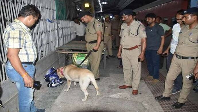 गोरखपुर-बांद्रा हमसफर एक्सप्रेस में बम होने की सूचना से मचा हड़कंप, गहन जांच के बाद ट्रेन को किया रवाना