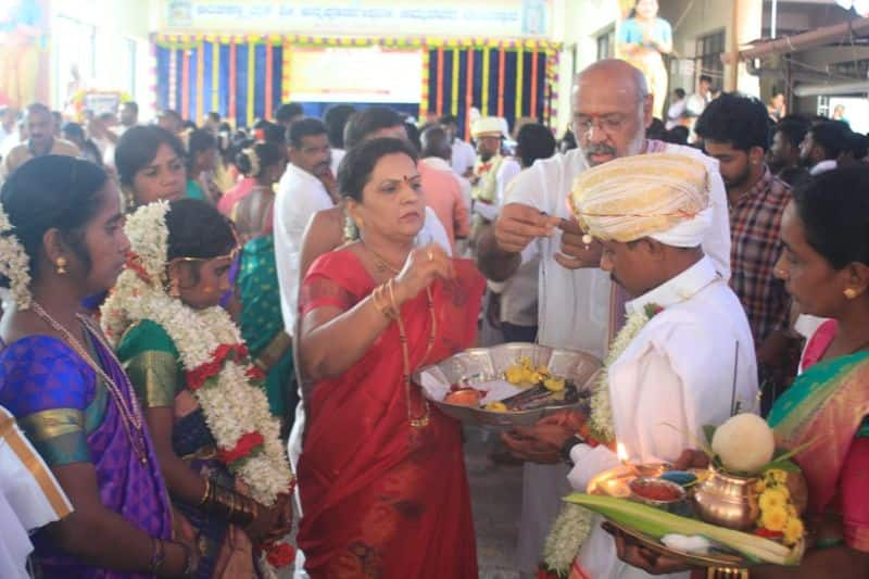 mass wedding In horanadu annapoorneshwari 6 couple ties the knot rbj