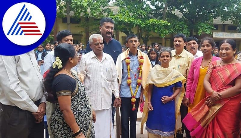 SSLC Result 2022 Sardar Vallabhbhai Patel School Student AS Aditya got 1st Rank gvd