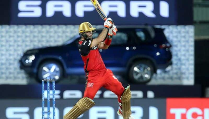 IPL 2022 RCB player Glenn Maxwell survives despite the ball hitting stumps against Gujarat Titans 