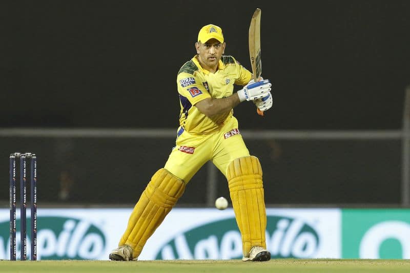 MS Dhoni undergoes Rs 40 treatment for knee problem: Reports-ayh