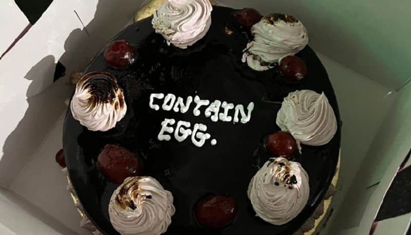 man ordered cake with special instruction but bakery staff failed to understand it