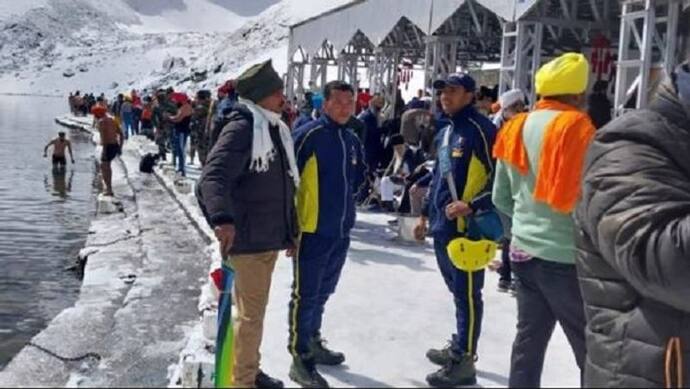 खुले श्री हेमकुंड साहिब के कपाट, पंच प्यारों की अगुवाई में 5 हजार श्रद्धालुओं ने टेका मत्था