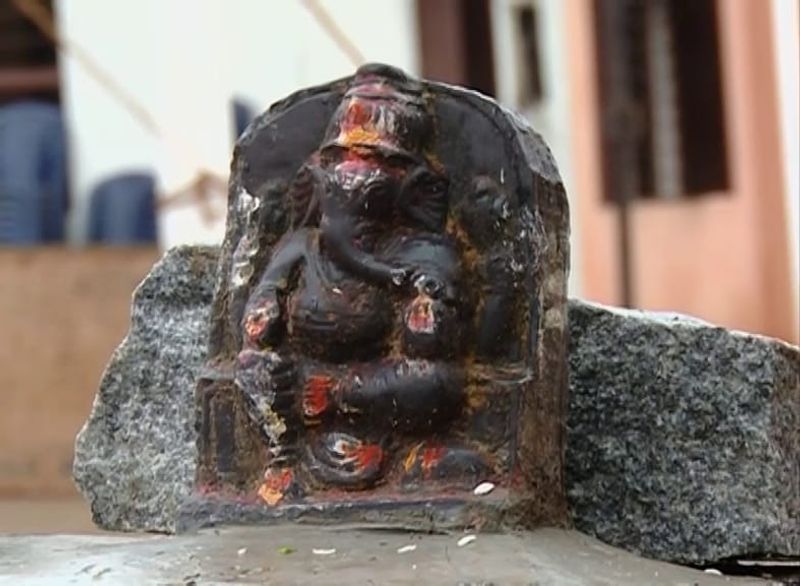 Muslims opposes ganapathi statue installed In Samudaya Bhavana at Kampli rbj 