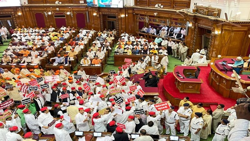 Uttar pradesh MLAs cant carry cell phones inside Assembly new rules came into effect smp