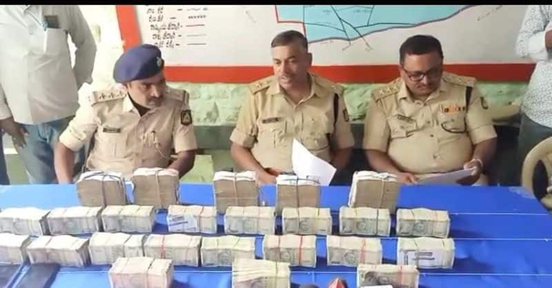 Bellary Police Arrests Karnataka bank staff Who loot ATM Amount rbj