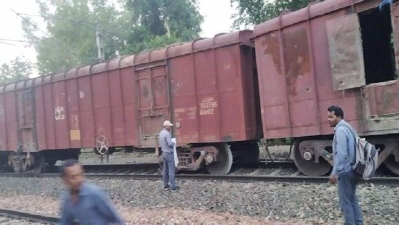 Two goods train derailed in UP and Madhya Pradesh