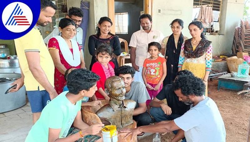 Construction of a statue of grandfather by grandchildren in Udupi grg 