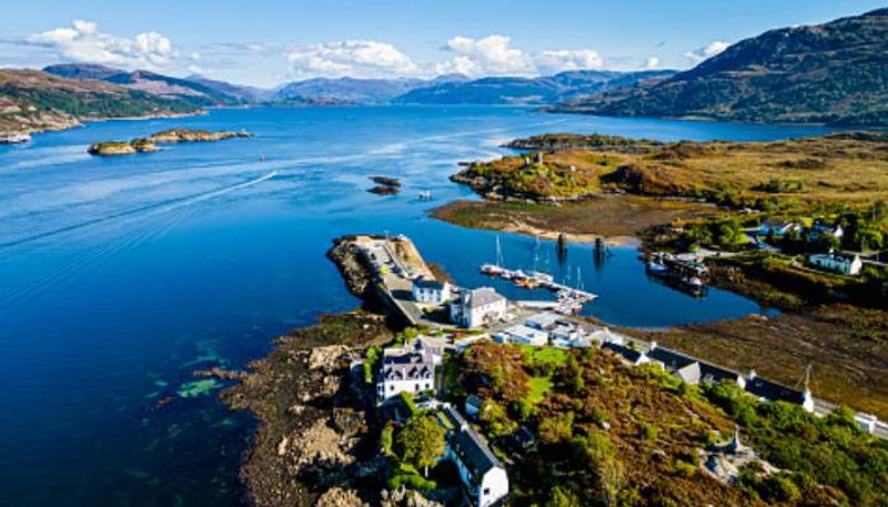 Scottish government is offering money to live their islands 