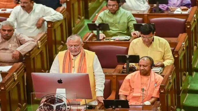 UP Budget 2022: वित्त मंत्री सुरेश खन्ना बोले- 5 सालों में 2 करोड़ स्मार्ट फोन व टैबलेट किया जाएगा वितरित 