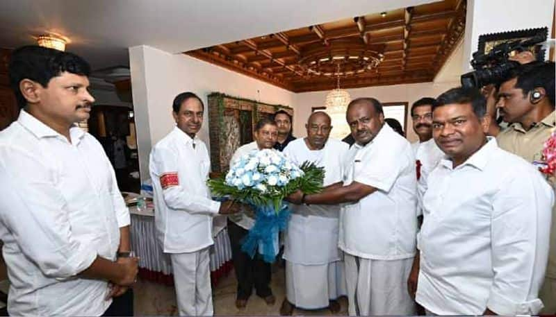 Telangana CM KCR Meets Former PM Deve Gowda in Banglore