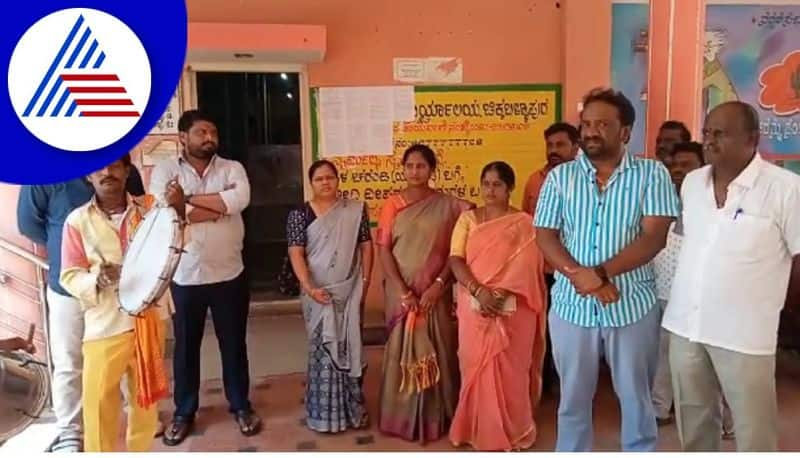 Protest by members of Congress condemning municipal anti people policies in chikkaballapur gvd