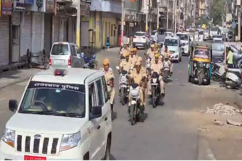 भीलवाड़ा में बवाल के बाद शहर बंद : पहली बार विरोध प्रदर्शन में भगवा पहन शामिल हुईं लड़कियां, छावनी बना इलाका