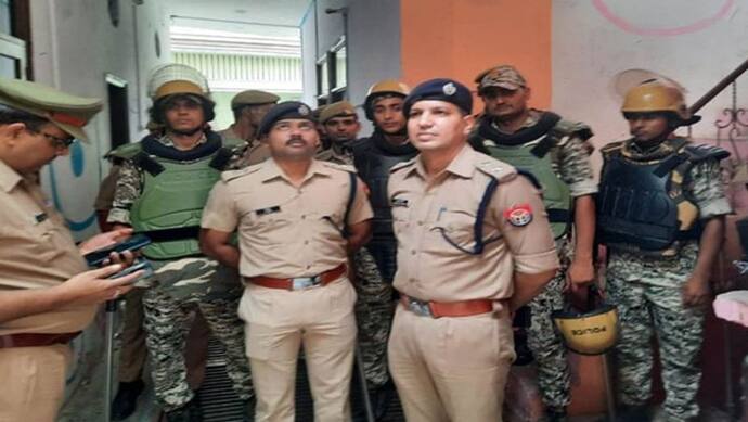 मेरठ में पुलिस नें कबाड़ी की करोड़ों की संपत्ति की जब्त, गैंस्टर एक्ट के तहत हुई कार्रवाई