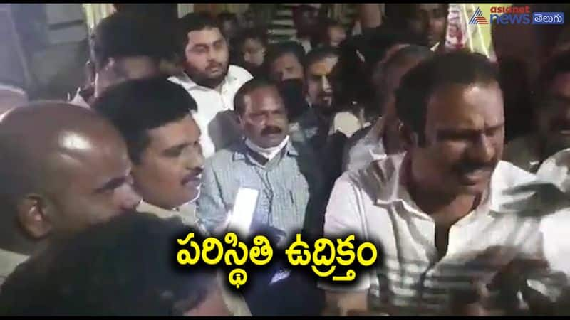 Removal of Telugudesam party flexis in guntur 