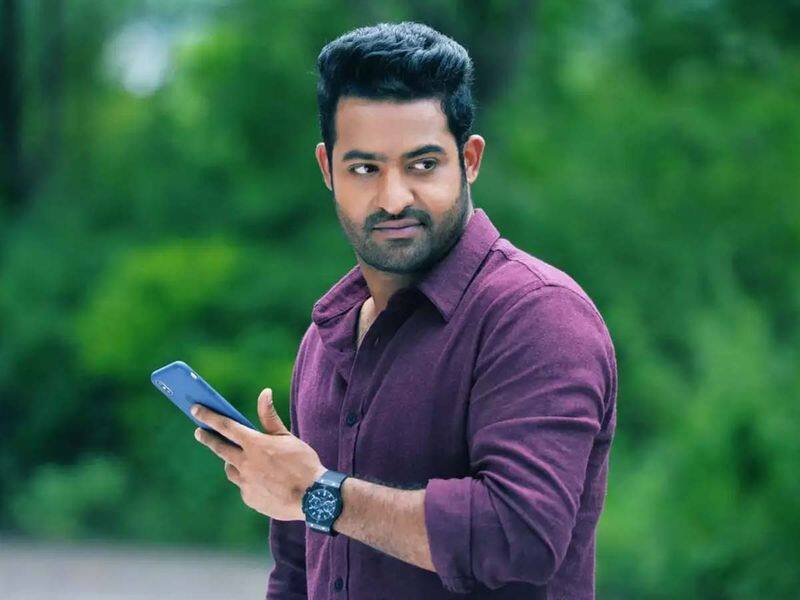 Vetrimaran did not narrate any line to NTR?