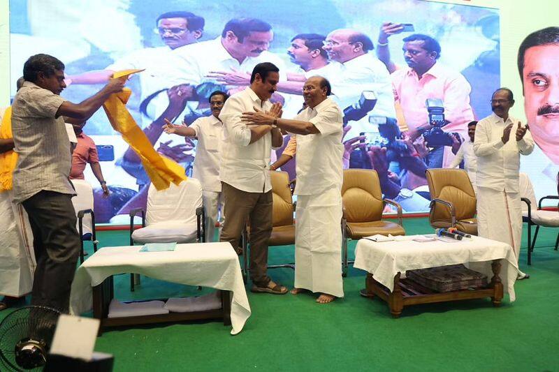 Leader Anbumani .. Ramdas holding hands and shedding tears .. sentiment pmk cadres. 