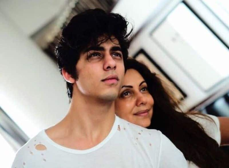 Mumbai court orders to sharukkhan son Aryan Khan passport to be handed over