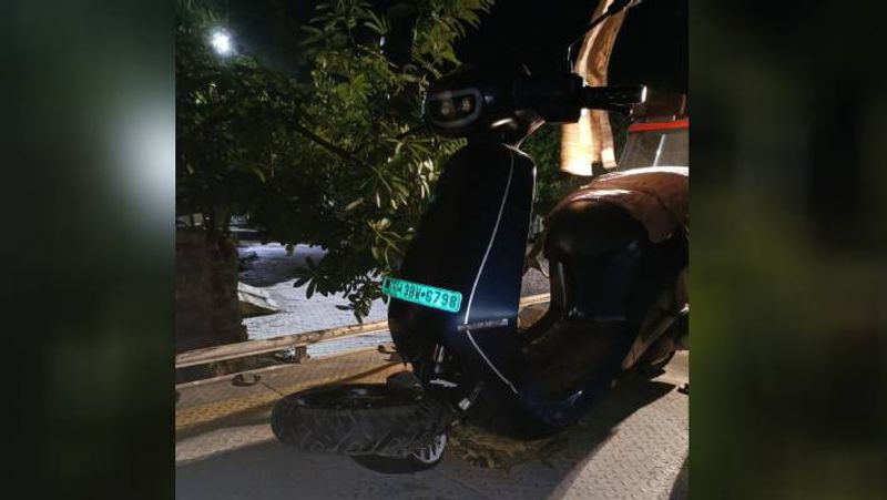 Another ola electric scooter breaks down on the move