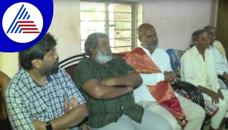 Kali Mutt Swamiji meeting on Raja Veera Madakari Nayaka Memorial at Chikkamagaluru gvd