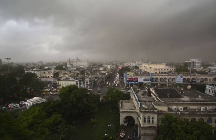 Weather Report: आंधी-बारिश के दौर के चलते टेम्परेचर गिरा, जानिए किन राज्यों के लिए क्या अलर्ट जारी किया गया है