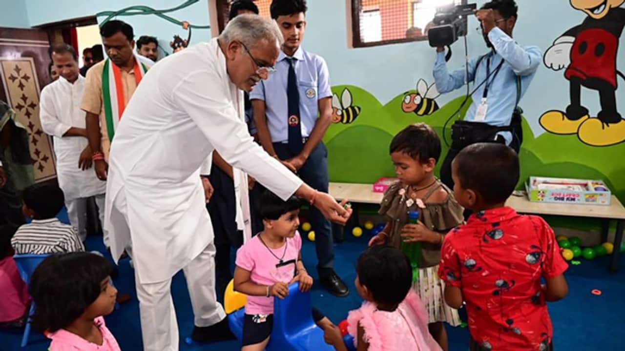 'Bhent Mulaqaat Abhiyan' CM reveals a softer version of himself as he interacts affectionately with the kids