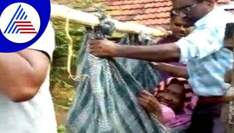 Video Goes on Viral About Old Age Woman Transport to Hospital in Shivamogga grg