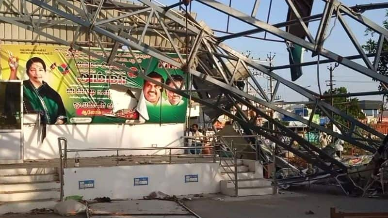 AIADMK executives demolished jayalalitha admk party office in Thiruvannamalai with the JCB has caused a stir