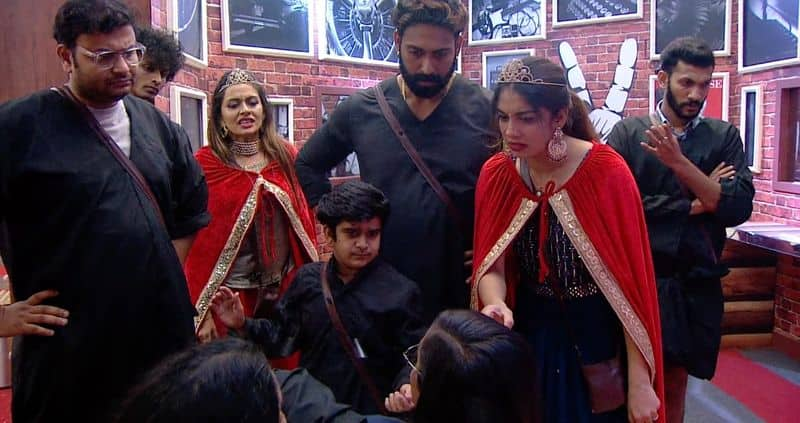 Jasmine hugs Robin on the way to the Secret Room in bigg boss