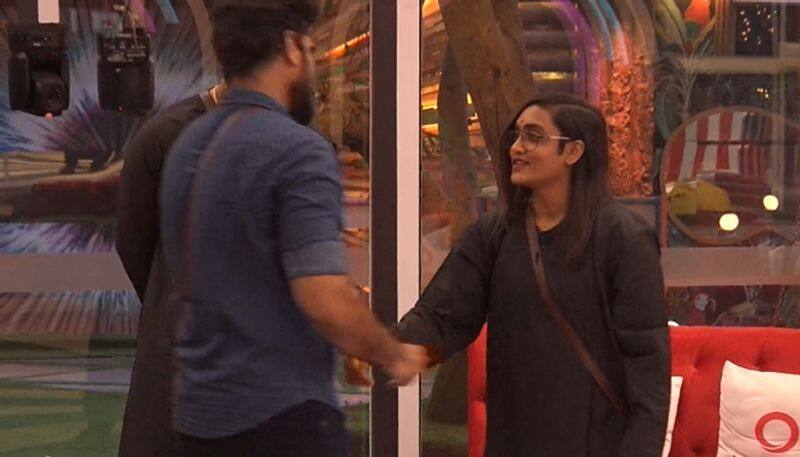 Jasmine hugs Robin on the way to the Secret Room in bigg boss