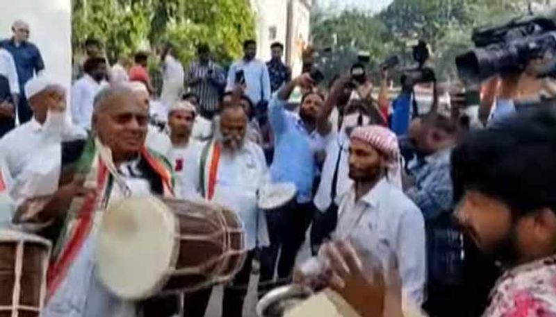 Congrss Leader V.Hanumantha perfomed Dance Along With Tribal women At Gandhi Bhavan