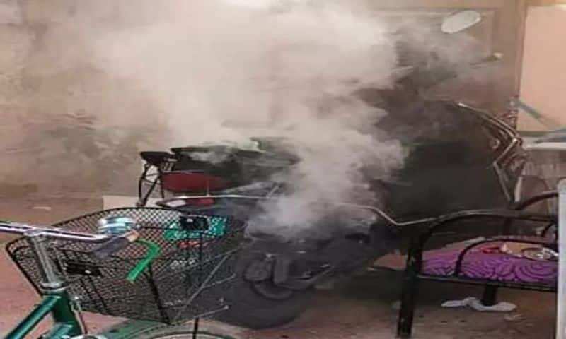 electric scooter caught fire in nellai shocks customer