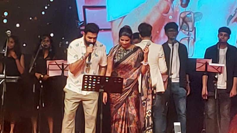 Amrutha Suresh and Gopi Sunder perform to the delight of music lovers in trivandrum