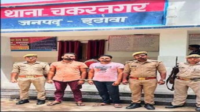 इटावा में दारोगा के बेटों ने जूता कारोबारी से मांगी रिश्वत, पुलिस ने किया गिरफ्तार