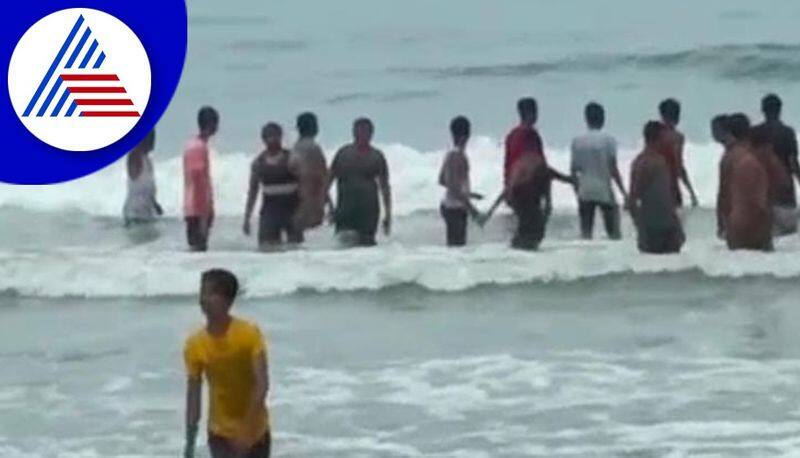 four tourists rescued from drowning at malpe beach in udupi gvd