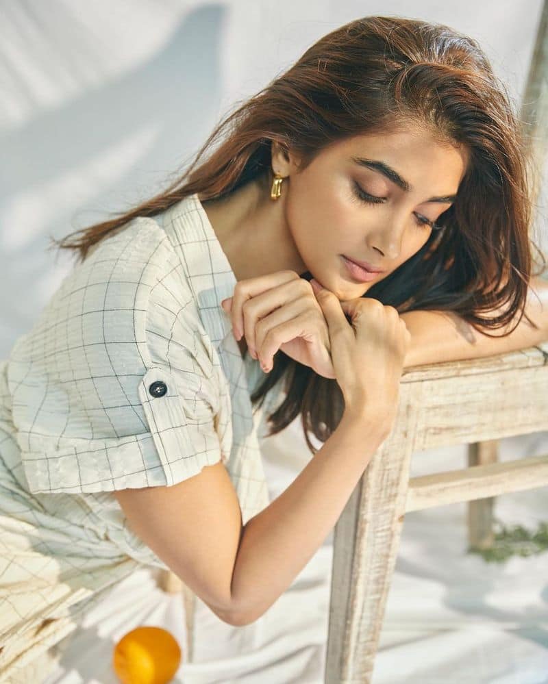 producer Shock to Pooja Hegde for Hotel Bill?