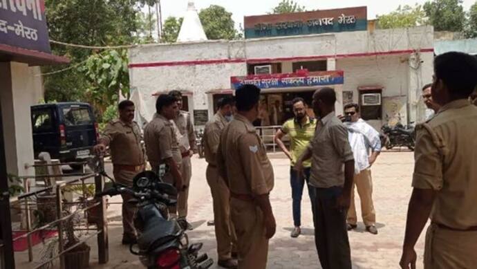 मेरठ: पूछताछ के लिए युवक को थाने ले गई पुलिस, देर रात 'थर्ड डिग्री' देने के बाद बिगड़ी हालत