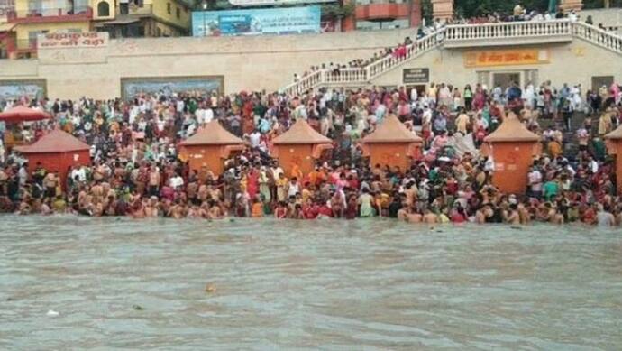 हरिद्वार में गंगा दशहरा पर्व पर स्नान के लिए उमड़ा श्रद्धालुओं का सैलाब, घाटों पर ड्रोन से की जा रही निगरानी 