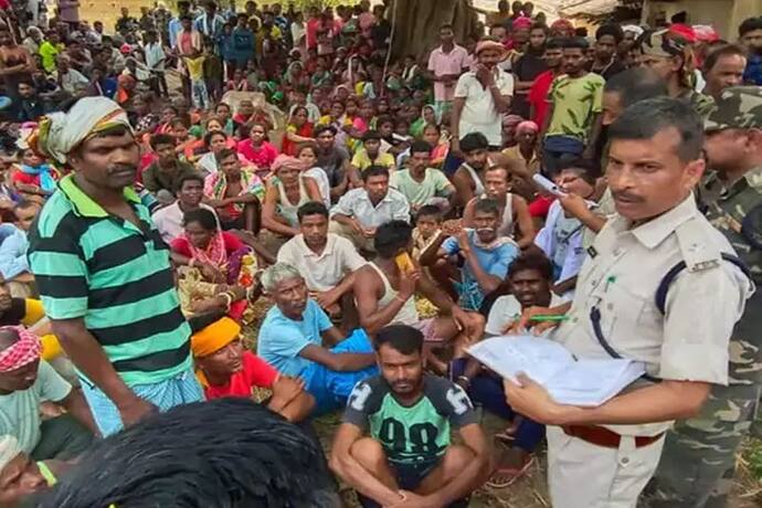 झारखंड में गैंगरेप के आरोपियों को खौफनाक सजा : भीड़ ने दौड़ा-दौड़ाकर पीटा, फिर बाइक समेत जिंदा जलाया