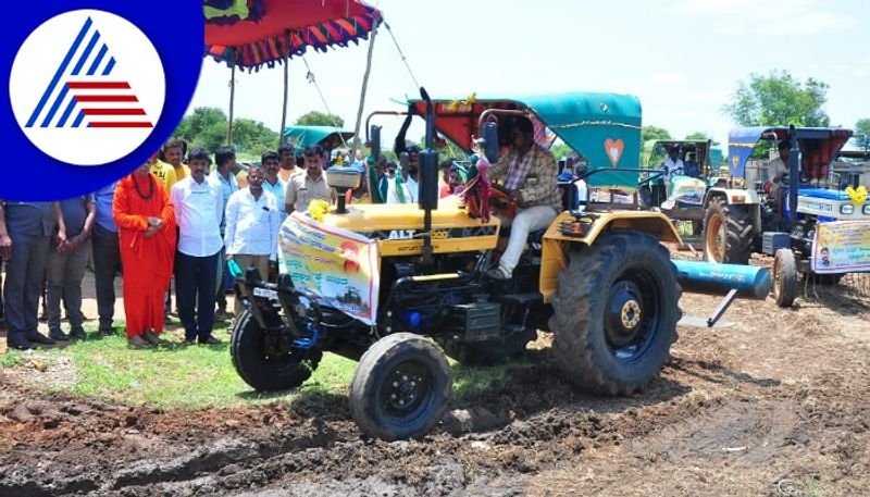 Raghu Achar plans to compete from Chitradurga gow